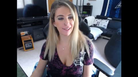 Marie online show from December 2024 06:10:01 PM