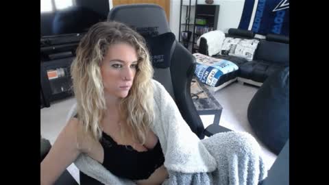 Marie online show from January 2025 04:37:01 PM