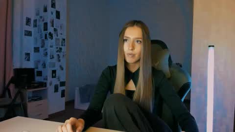 my name is Eva online show from December 2025 08:25:01 PM