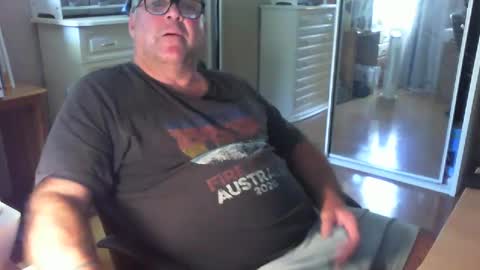 Snapshot of chalkstall chatting on January 2025 04:00:01 AM Chalky online show from January 2025 04:00:01 AM