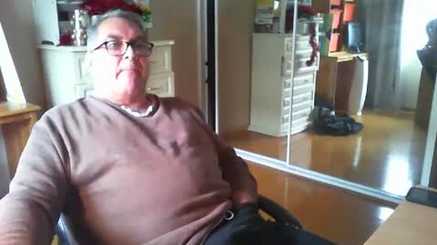 Snapshot of chalkstall chatting on September 2025 07:41:01 AM Chalky online show from September 2025 07:41:01 AM