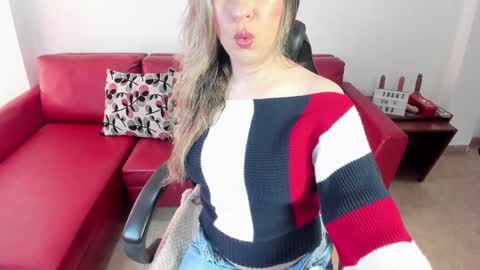 Snapshot of chanel_gold chatting on December 2024 04:14:02 PM online show from December 2024 04:14:02 PM