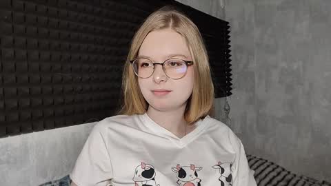 Lia online show from March 2026 07:15:01 AM