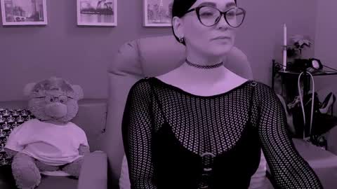 The Queen online show from April 2026 06:43:02 AM