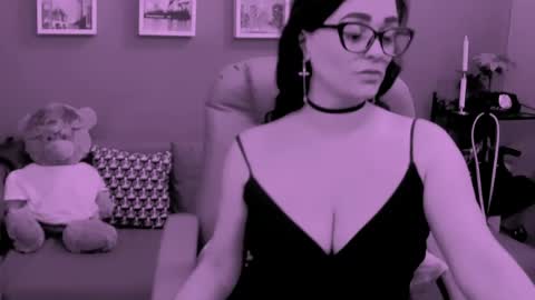 Snapshot of chantallovely chatting on April 2026 08:00:02 PM The Queen online show from April 2026 08:00:02 PM