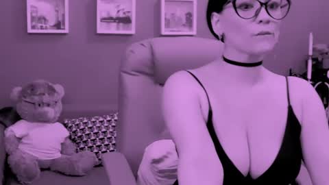 Snapshot of chantallovely chatting on May 2026 02:02:01 PM The Queen online show from May 2026 02:02:01 PM