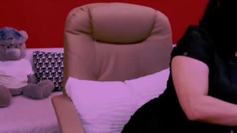 Snapshot of chantallovely chatting on May 2026 03:24:01 AM The Queen online show from May 2026 03:24:01 AM