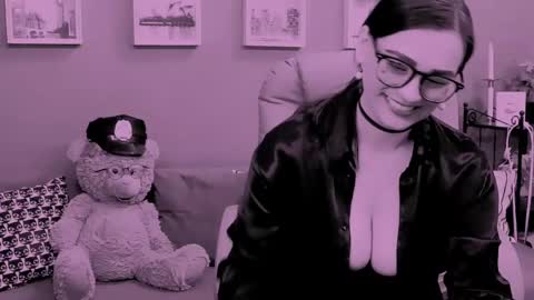 Snapshot of chantallovely chatting on May 2026 06:37:02 PM The Queen online show from May 2026 06:37:02 PM