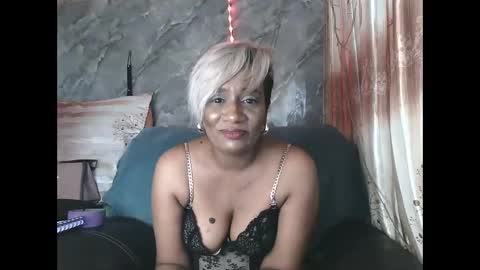 Snapshot of chanz10172 chatting on November 2025 12:28:02 PM Zaria Vixen online show from November 2025 12:28:02 PM