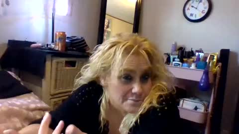 Ms. Behaving online show from September 2025 03:59:01 PM