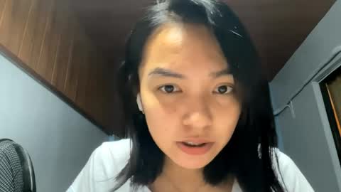 Snapshot of charamaracle chatting on April 2026 01:01:01 PM Elly online show from April 2026 01:01:01 PM