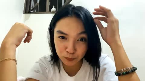 Snapshot of charamaracle chatting on April 2026 05:33:01 PM Elly online show from April 2026 05:33:01 PM