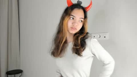 MIchelle online show from November 2025 06:36:02 AM