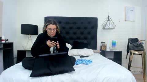 Charles y Elara online show from December 2024 06:48:02 AM