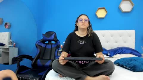 Charles y Elara online show from March 2025 07:38:01 PM