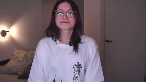 Mia online show from March 2026 06:33:01 PM