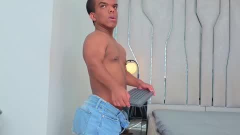 charlie_walkerr online show from April 2026 07:48:01 PM