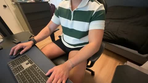 charliekkw online show from April 2026 10:44:02 PM