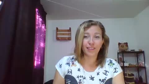Snapshot of charlot_ponze chatting on January 2025 10:41:02 PM charlott online show from January 2025 10:41:02 PM