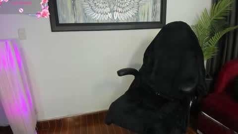 Snapshot of charlote_horny chatting on March 2025 06:01:02 PM Charlote online show from March 2025 06:01:02 PM