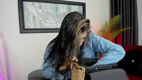 Snapshot of charlote_horny chatting on March 2025 11:40:01 AM Charlote online show from March 2025 11:40:01 AM