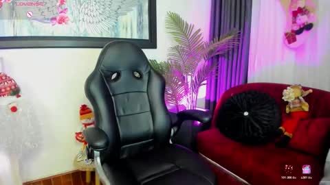 Snapshot of charlote_horny chatting on November 2025 11:43:02 AM Charlote online show from November 2025 11:43:02 AM