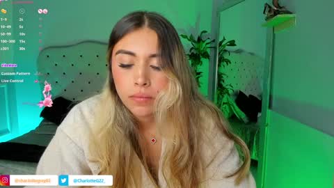 Snapshot of charlotte__grey chatting on January 2025 02:04:02 AM charlotte grey online show from January 2025 02:04:02 AM