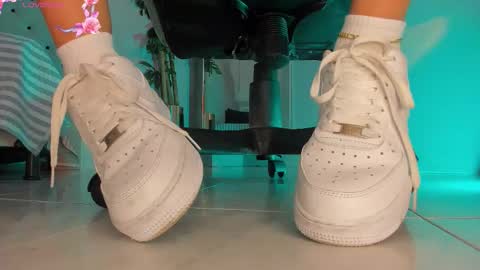 charlotte  grey online show from January 2026 07:56:02 PM