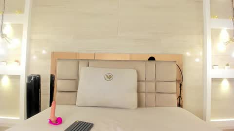 Charlotte colee online show from January 2026 12:00:01 PM