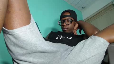 Snapshot of charly_vergonti_ chatting on December 2024 01:15:02 AM charly_vergonti_ online show from December 2024 01:15:02 AM