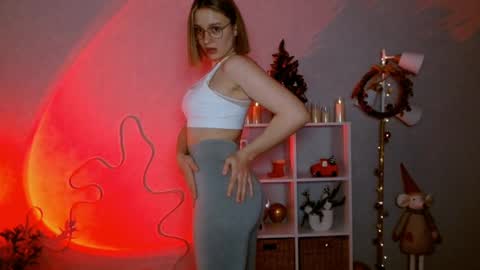 Snapshot of charming_beauty chatting on December 2024 06:13:02 AM Michelle online show from December 2024 06:13:02 AM