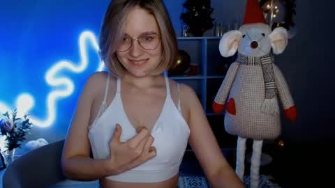 Snapshot of charming_beauty chatting on December 2024 06:35:01 AM Michelle online show from December 2024 06:35:01 AM