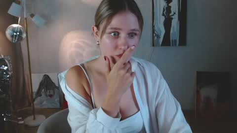 Snapshot of charming_beauty chatting on June 2026 07:29:02 AM Michelle online show from June 2026 07:29:02 AM
