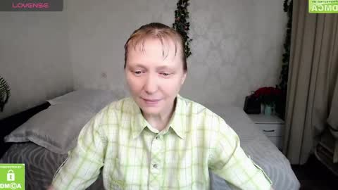 cheerful_madam1 online show from April 2026 09:01:02 AM