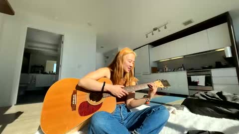 Snapshot of chellybear101 chatting on March 2026 05:28:01 PM chellybear101 online show from March 2026 05:28:01 PM