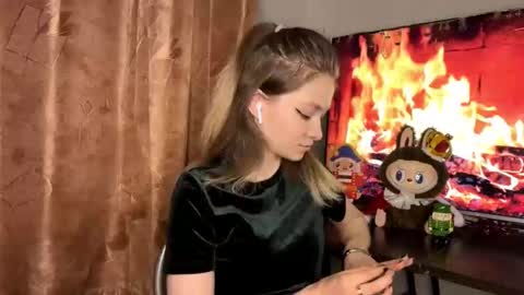 Elizabeth  you can call me Elly online show from January 2026 08:25:01 PM