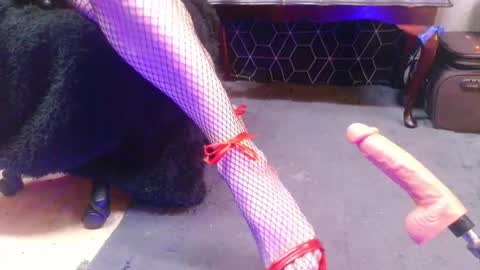 Snapshot of cherry_heels chatting on June 2026 01:10:02 AM Cherry Heels online show from June 2026 01:10:02 AM