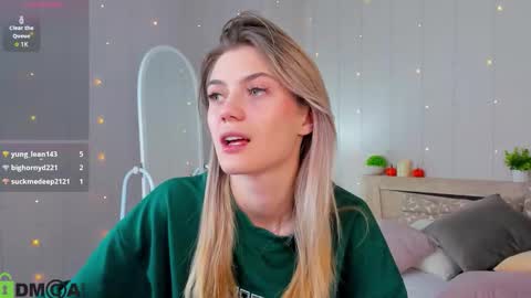 cherry_pr1ce online show from November 2025 12:42:02 AM