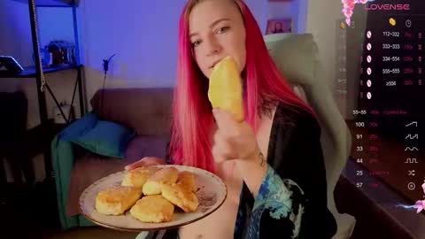 Roxy online show from November 2025 09:46:02 PM