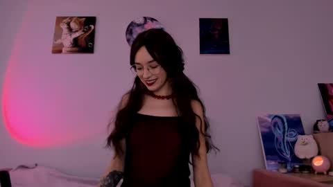 Snapshot of chill_girrrl chatting on October 2025 05:40:02 PM Vivian online show from October 2025 05:40:02 PM