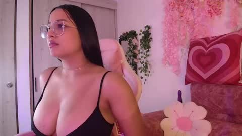 Snapshot of chloe__moon_ chatting on June 2026 04:17:01 AM chloe__moon_ online show from June 2026 04:17:01 AM
