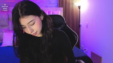 chloe_bluee_ online show from April 2026 11:05:01 AM