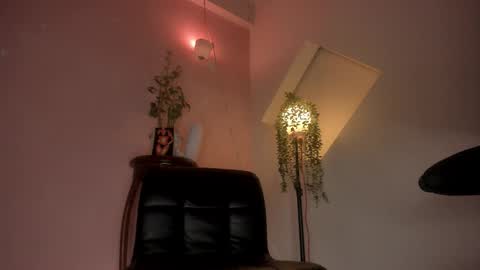 chloe_cooperr online show from October 2025 12:24:01 AM