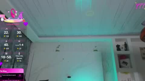 chloe_cooperr online show from April 2026 10:19:02 AM