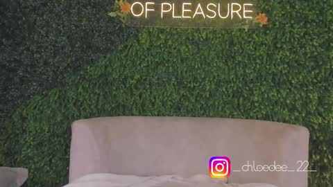 Chloe online show from October 2025 02:07:02 PM