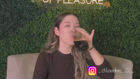 Chloe online show from October 2025 11:21:01 AM