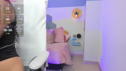 Chloe online show from October 2025 03:43:01 PM