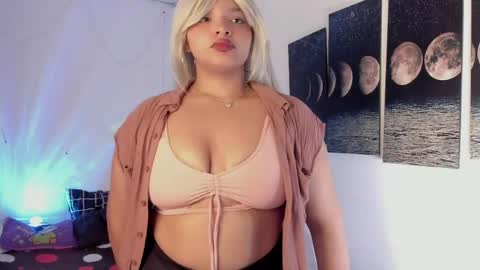 Snapshot of chloe_kisses chatting on May 2026 11:29:02 AM chloe_kisses online show from May 2026 11:29:02 AM