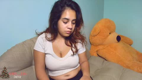 Snapshot of chloe_maia1 chatting on December 2024 03:06:01 AM AMY online show from December 2024 03:06:01 AM