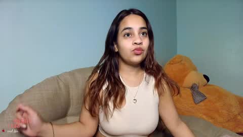 Snapshot of chloe_maia1 chatting on January 2025 01:04:02 AM AMY online show from January 2025 01:04:02 AM